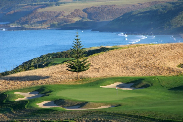 Golf breaks at Kauri Cliffs, New Zealand. GRD Rating: 8.8